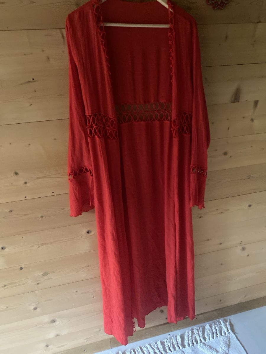Giacche: Rotes  Kleid mit Cut-Outs Grösse S neuwertig – Usato da Därstetten venduto da yas_pb5r