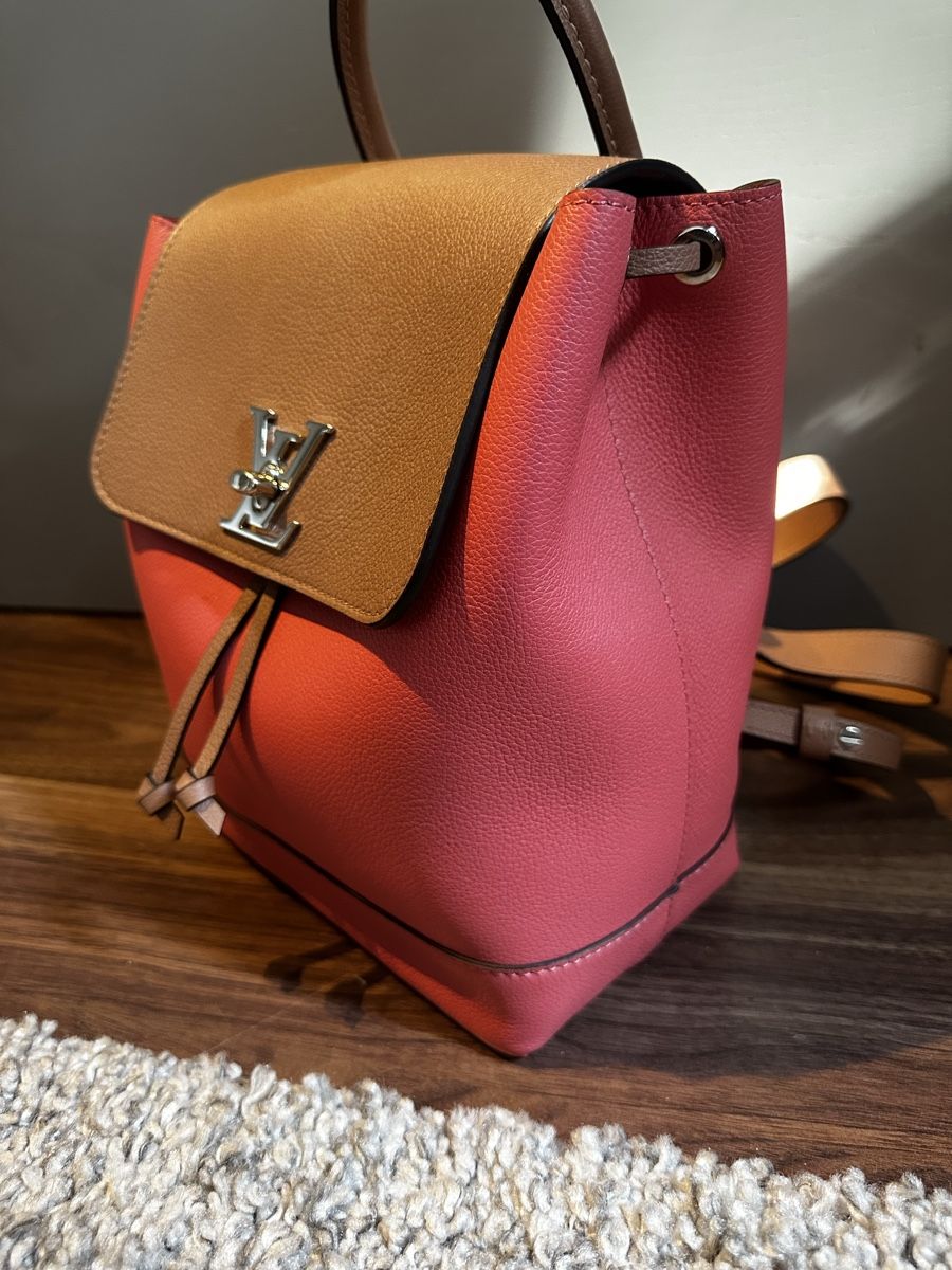Louis Vuitton Sacs à dos: Louis Vuitton Rucksack LockMe, Leder, Neu! – Neuf avec emballage d'origine à Luzern par kim221080 3