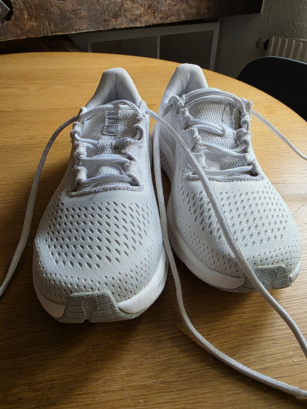 Under Armour Scarpe da donna: Under Armour Damen Laufschuhe Weiss – Usato da Interlaken venduto da NataliiaS 2