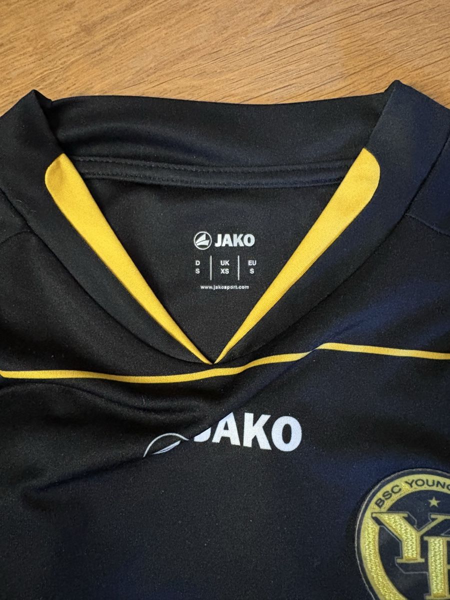 Young Boys Canottiere & Pantaloni: YB Matchshirt Saison 2014/2015 – Usato da Günsberg venduto da sophiaelena 1