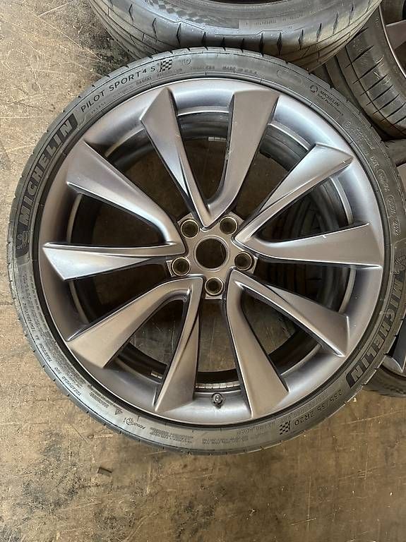 Pneumatici & Ruote complete: Tesla Model 3 20" Räder – Usato da Basel venduto da rav_csh6 1