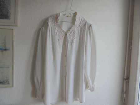 Bluse weiss m.Spitzen Gr. 52/54