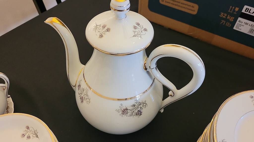 Set di piatti: Teeservice Vintage Mehrteilig – Usato da Münchenstein venduto da Flip_2405 4