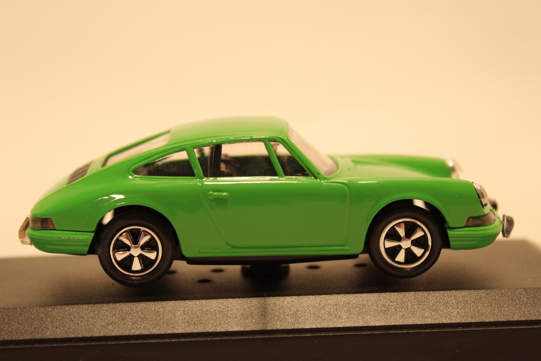 Porsche Modellini d'auto: Modellauto - Porsche 911 hellgrün, 1 : 43 – Nuovo (secondo la descrizione) da Fehraltorf venduto da haefens 2