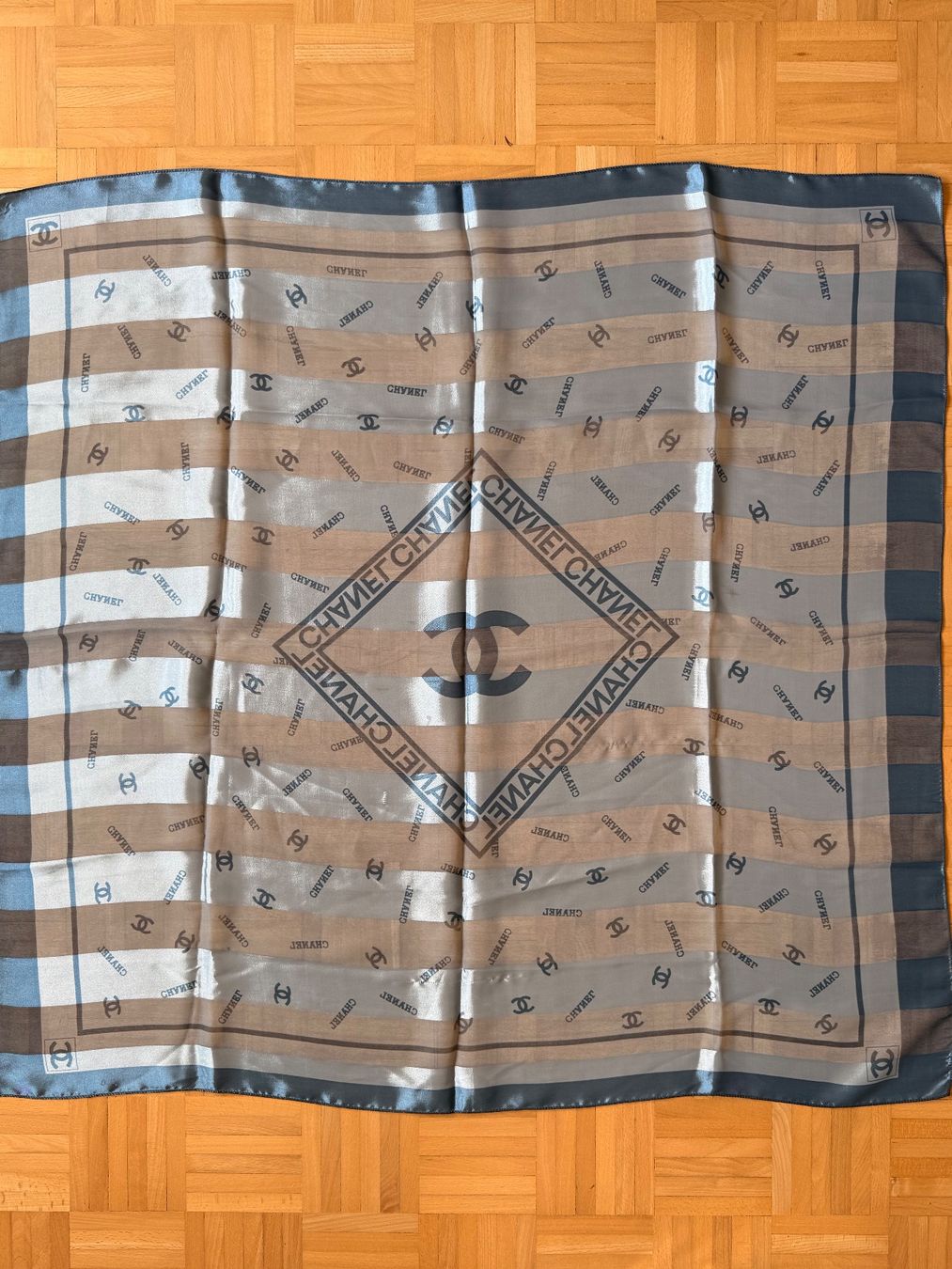 Chanel Foulards, Tücher & Schals: Channel Foulard – Gebraucht aus Binningen von lan_w6w9 1