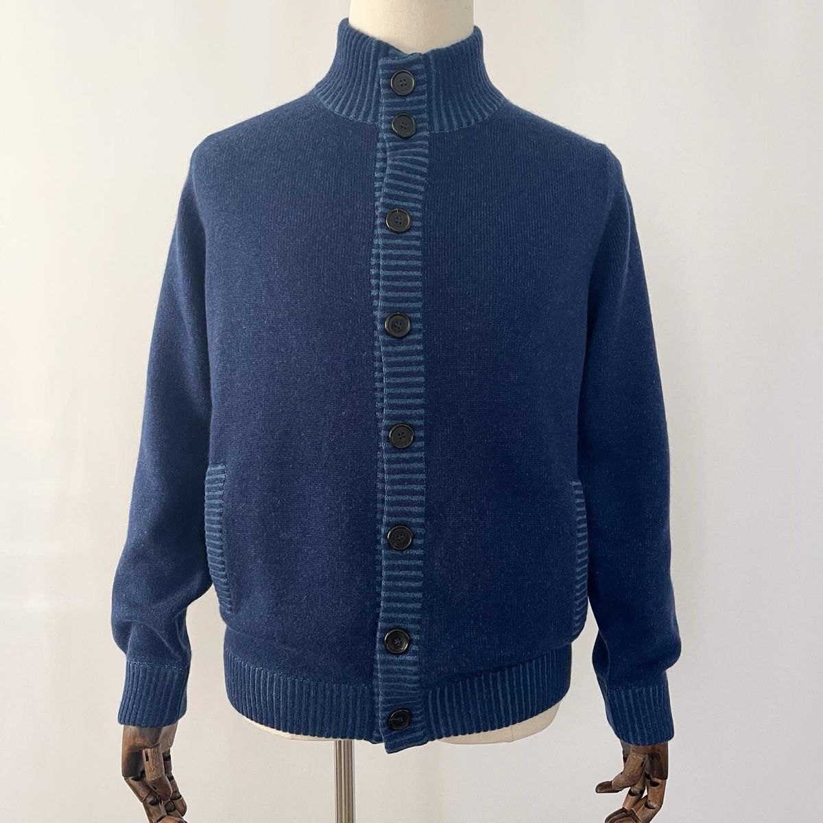 Maglioni & Felpe: FERU Cashmere Cardigan new – Nuovo e nell'imballaggio originale da Emmen venduto da Avviivva_Com2023