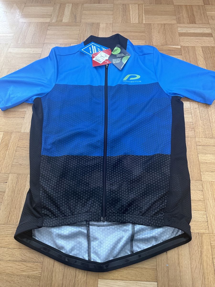 Canottiere & Pantaloni: Protective BikeT-short, bleu, M – Nuovo e nell'imballaggio originale da Neuchatel venduto da feta_ze
