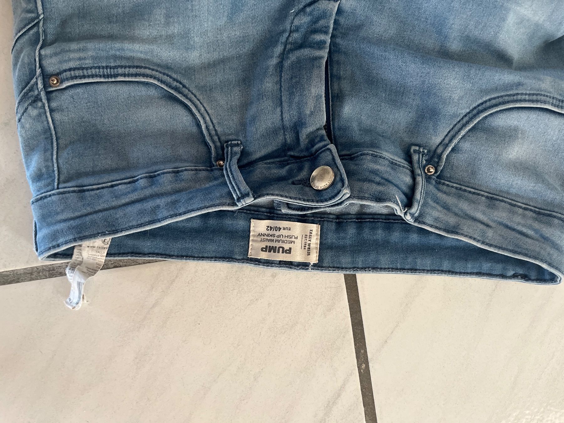 Jeans: Jeans Gr. Ca. M/L, blau 👖 – Usato da Chiasso venduto da AzenYa 1