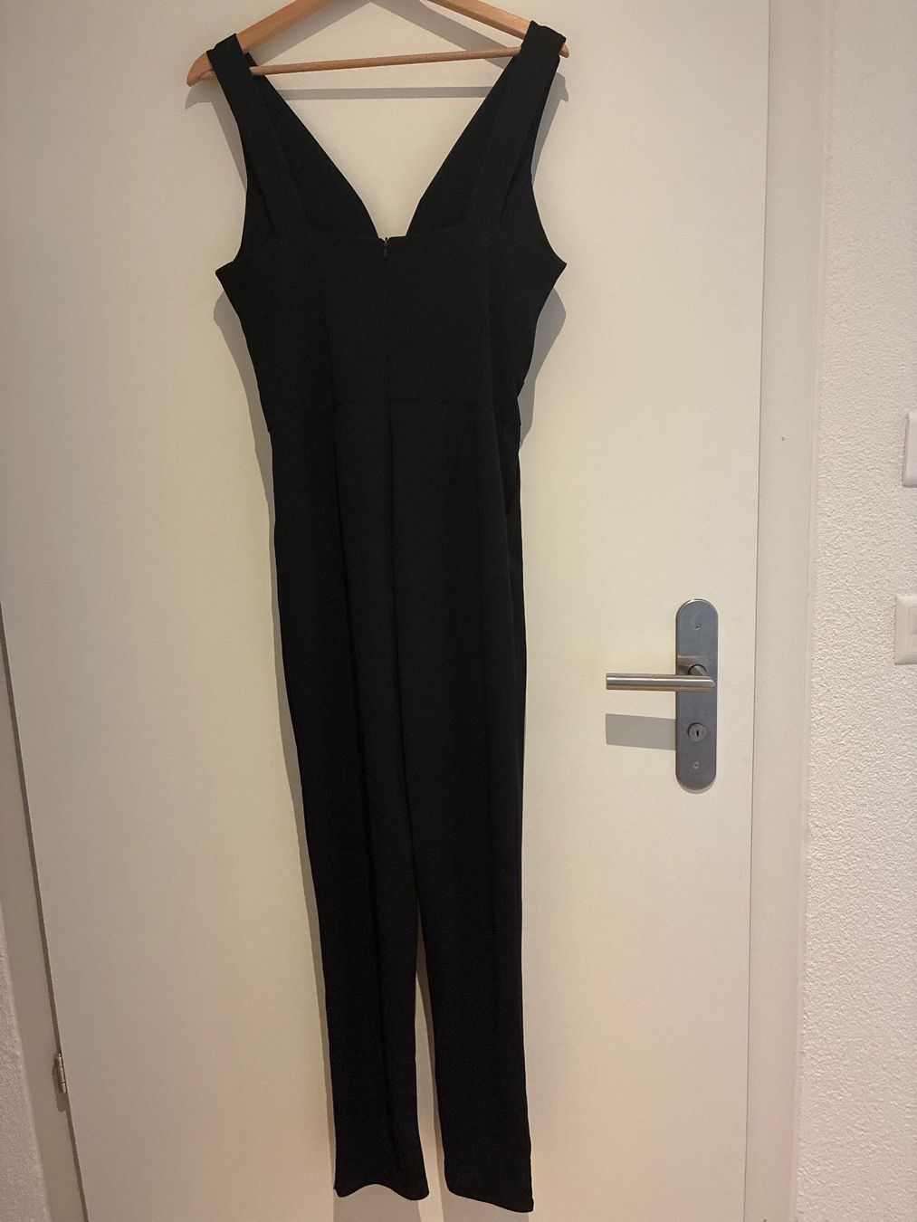 Wal G. Jumpsuits: Jumpsuit schwarz Grösse L 95%Polyester. Mit V ausschnitt – D'occasion à Winterthur par StEfFi_94ZiSt 1