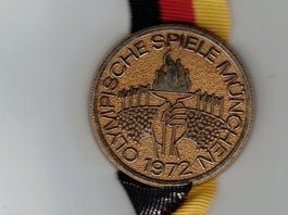 Olympia Olympiade München 1972 Abzeichen Kunststoff
