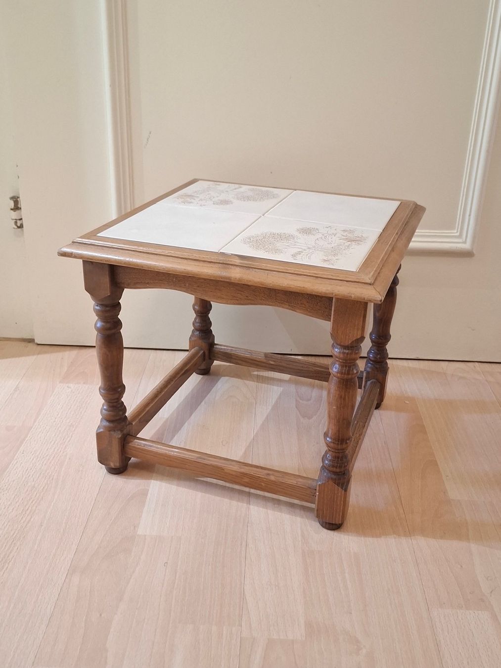 Tische: Vintage Beistelltisch Eiche 1970er Hocker Blumenständer – Gebraucht aus Zürich von bruzolda 1