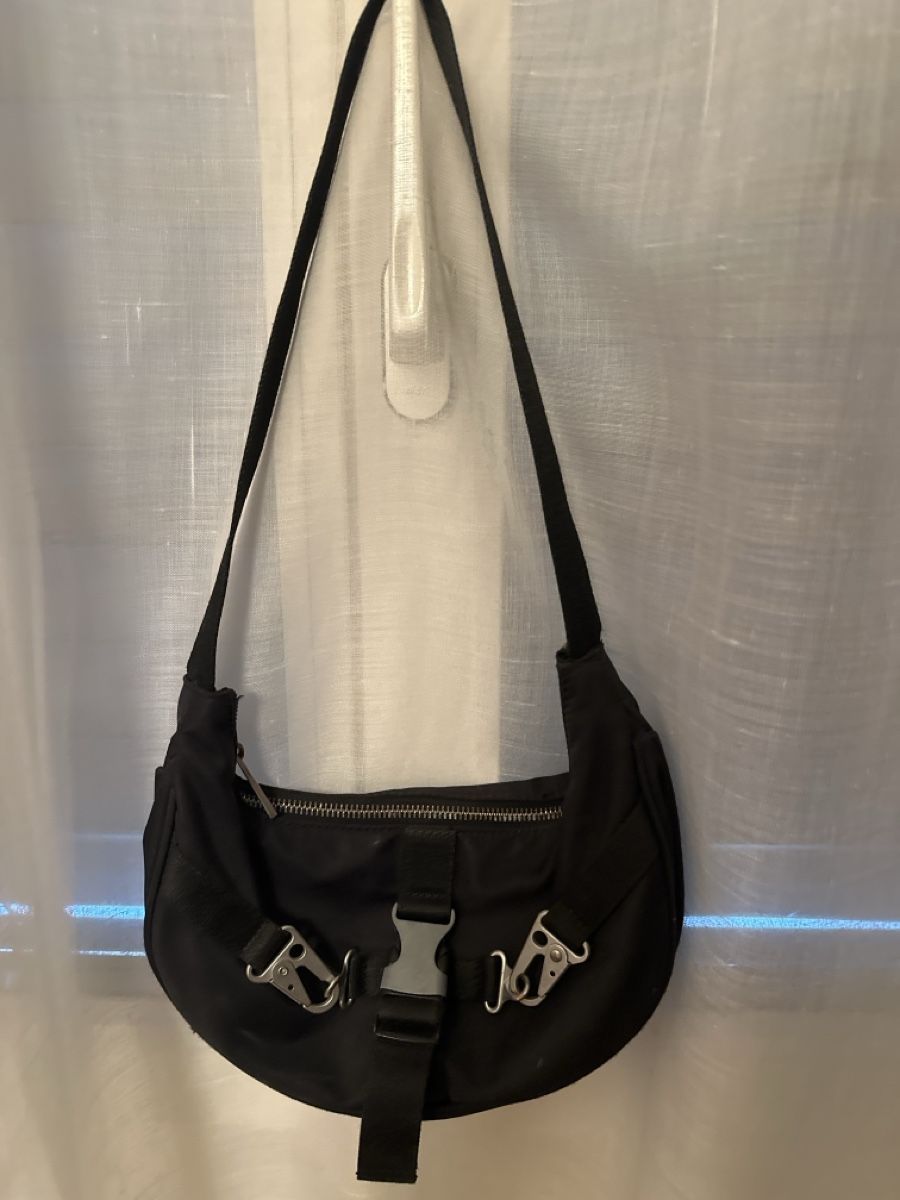 Asos Borse da donna: Schwarze Umhängetasche – Usato da Neuenegg venduto da kar_smg9