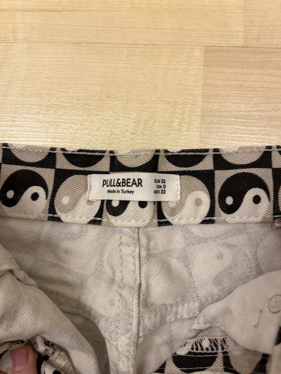 Pantaloni: Pull&Bear Yin Yang Hose - Gr. 36 – Usato da Meilen venduto da jes_c25c 1