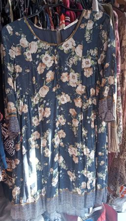 Nile Kleid mit Blumenmuster Knöpfe Frühling S NP 249.-