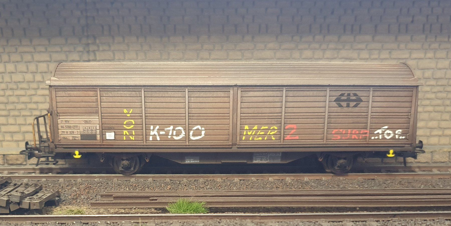 Roco Modellini di ferrovie: WABON HBIS, SBB-CFF, ROCO 4341, PATINE+GRAFFITIS – Usato da Loveresse venduto da FIFILOULOU 1
