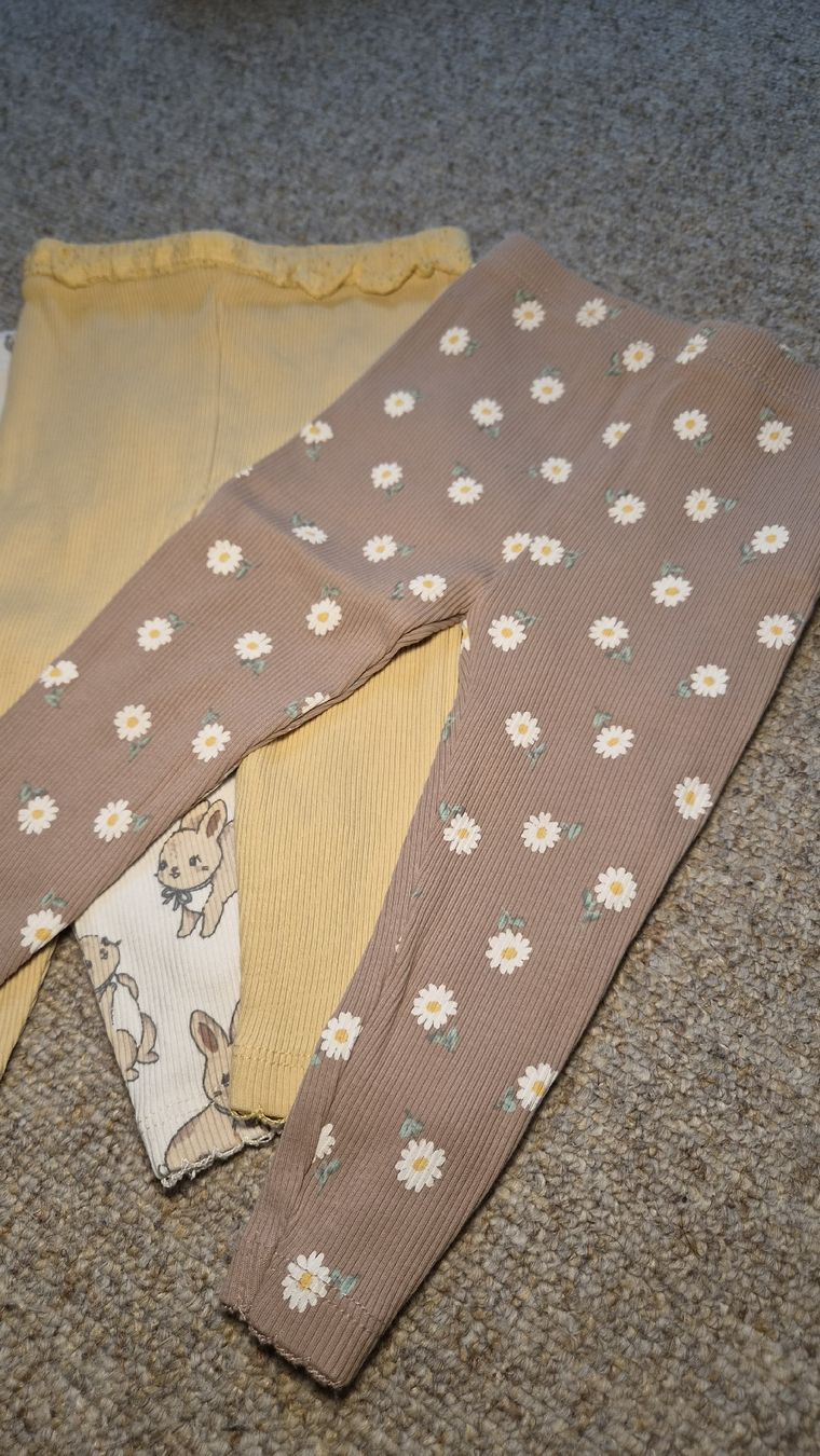 C&A Lotti & Set di vestiti: 4er Set gerippte Leggings Gr. 68 – Usato da Aarau venduto da Saskia.94 2