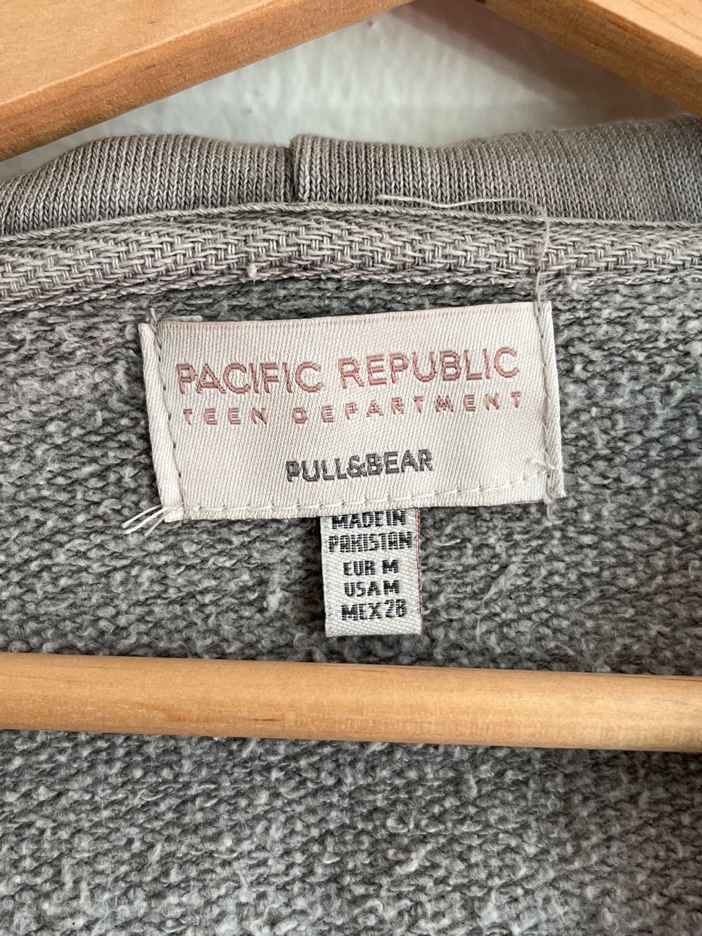 Pull&Bear Giacche: grauer Zip-Up / Pull&Bear – Nuovo (secondo la descrizione) da Zürich venduto da nerinalaura 2