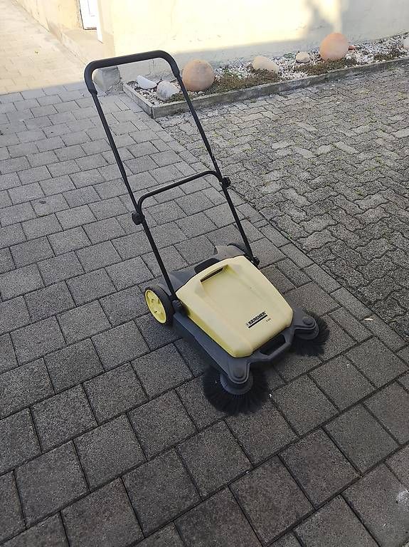 Toutes les machines: Kärcher Kehrmaschine – D'occasion à Thörigen par lunafix 1