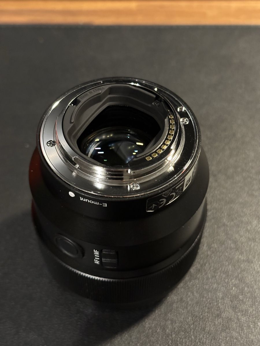Sony Obiettivi: Sony FE 85mm f1.8 – Nuovo (secondo la descrizione) da Basel venduto da Denobietet 3