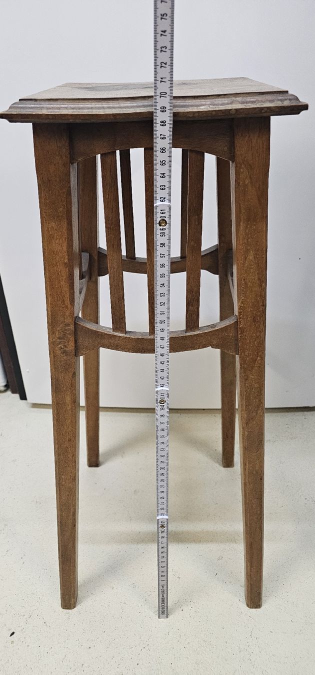 Tavoli: Table d'appoint bois 75cm haut 30cm larg état usagé – Usato da Chardonne venduto da luc_8nlz 1