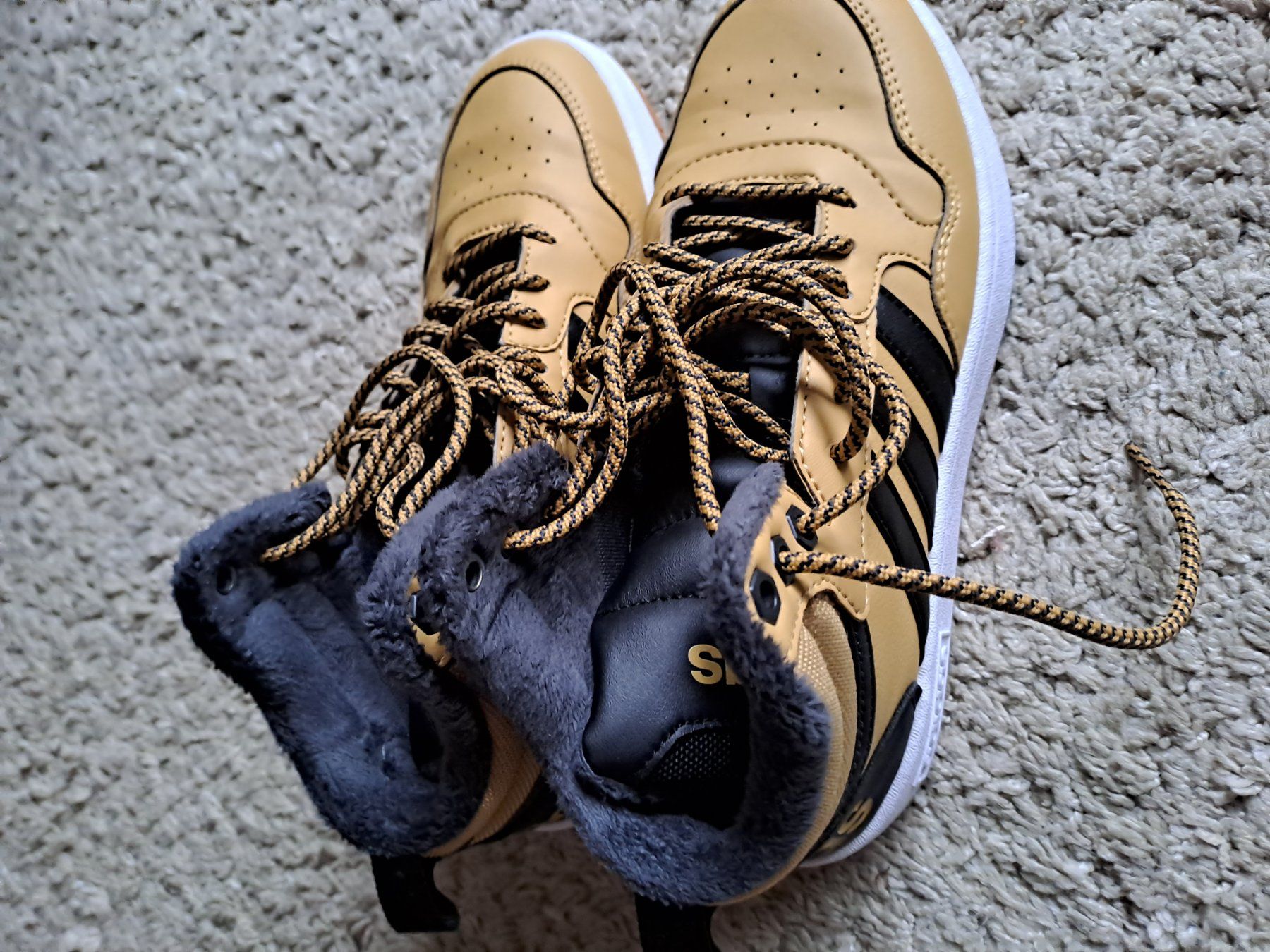 Adidas Scarpe da uomo: Adidas Sneaker mid – Usato da Engelberg venduto da ollinseaotter 2