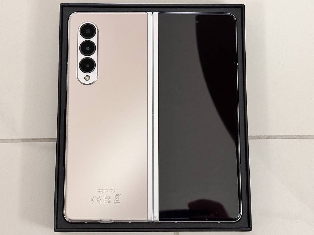 Samsung Telefoni cellulari / Smartphones: Samsung Z Fold 3 – Usato da Adligenswil venduto da seanbousfield 2