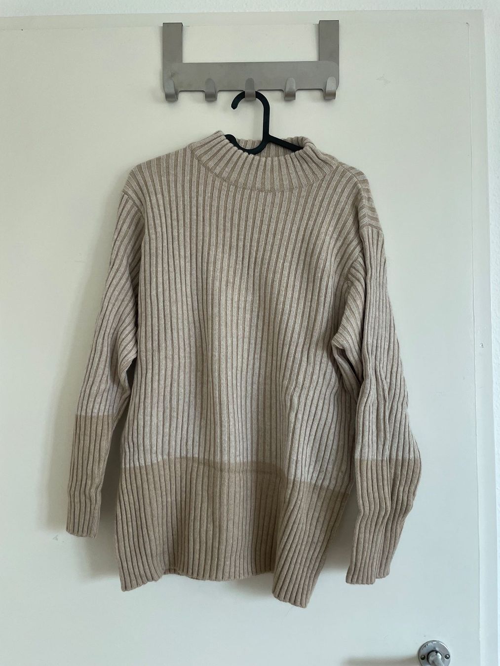 Pullover & Sweatshirts: Beiger Pulli – Gebraucht aus Basel von schnudibu