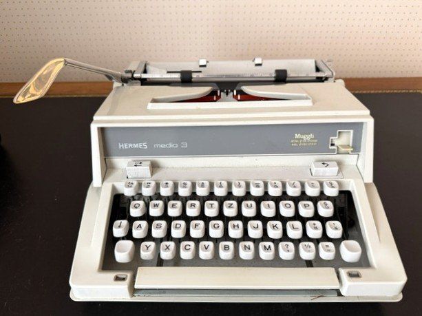 Hermès Macchine da scrivere: Schreibmaschine Hermes Media 3 – Usato da Brütten venduto da Brummer