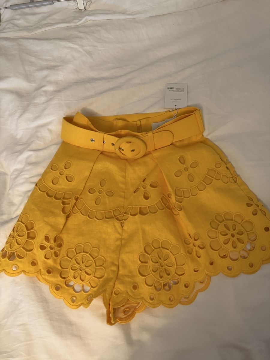 Zimmermann Lotti di vestiti: Zimmermann Yellow Broderie Shorts new – Nuovo (secondo la descrizione) da Zug venduto da Astraion200 1