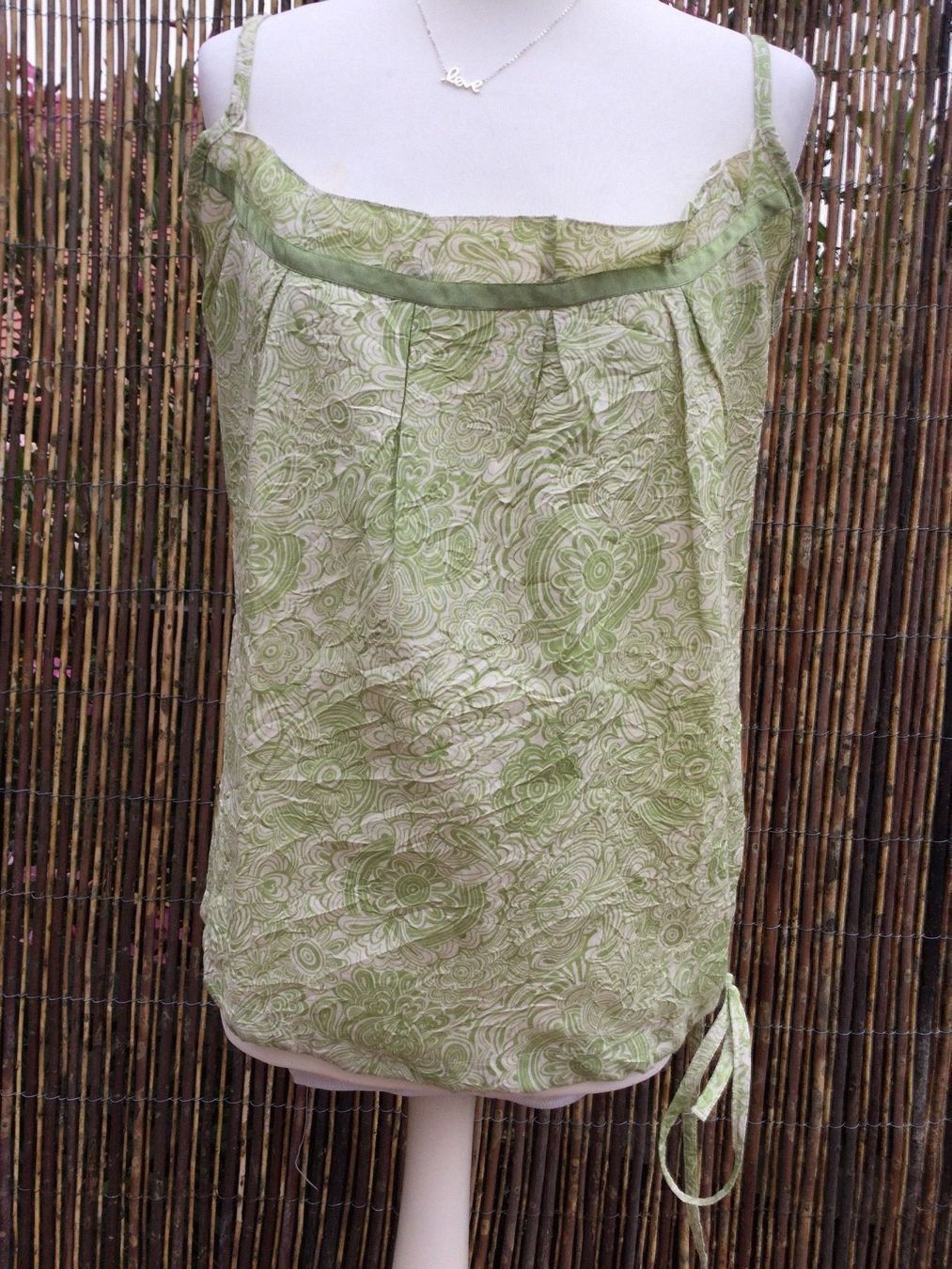 Tops: Top blanc motifs fleurs vertes – Neuf (Voir description) à Agiez par chouchanelle 1