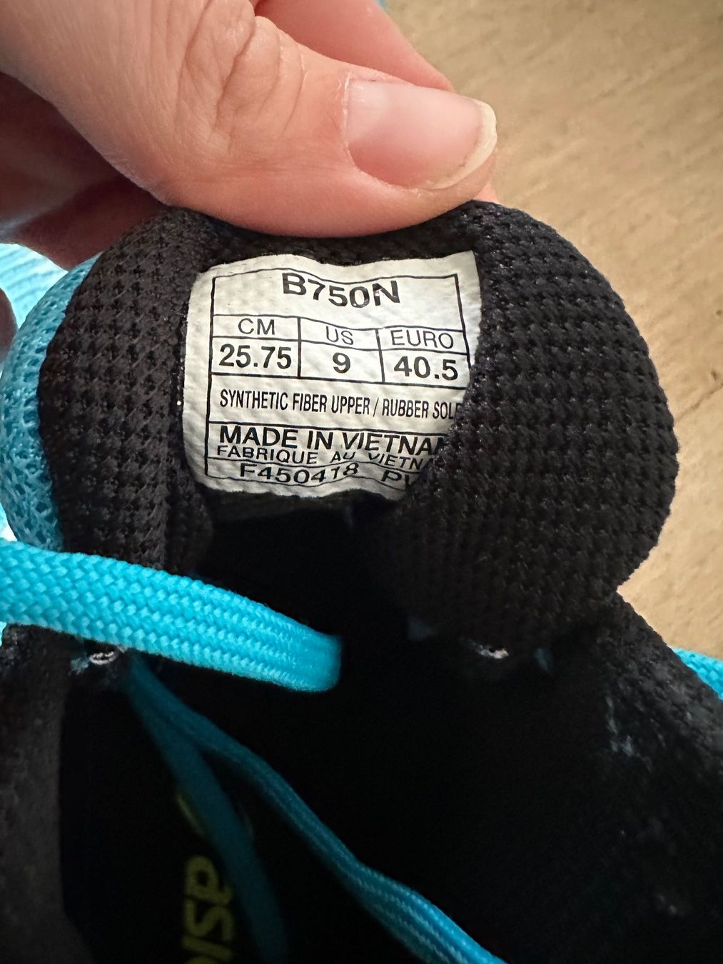 Asics Scarpe da uomo: Hallenschuhe Asics Gr. 40,5 – Nuovo (secondo la descrizione) da Bassersdorf venduto da Tscheni3 3