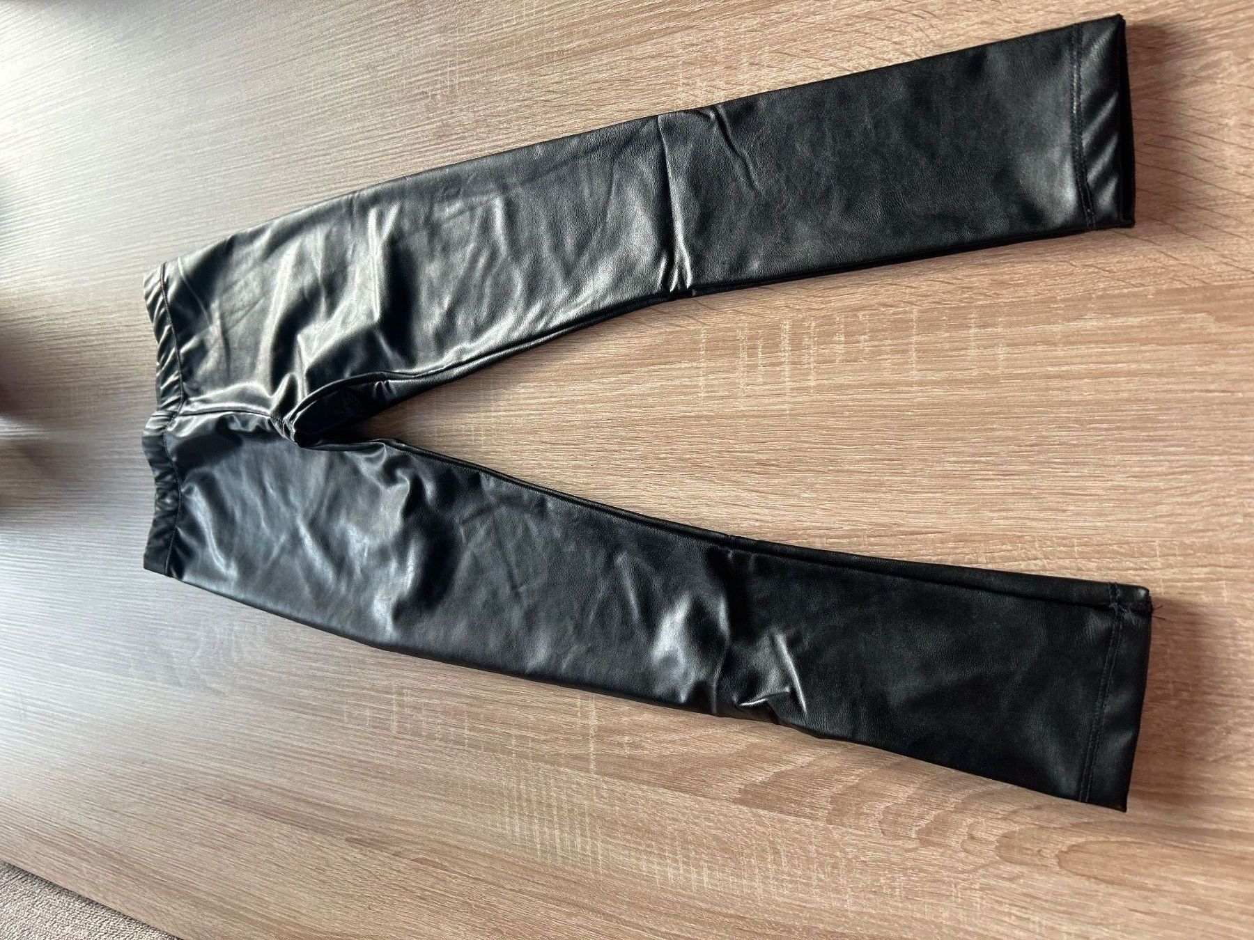 H&M Strumpfhosen & Leggings: Leggings schwarz von H&M Gr.140 – Gebraucht aus Brunnen von Nala2929 1
