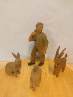 Lot de 4 figurines en bois sculpté 
