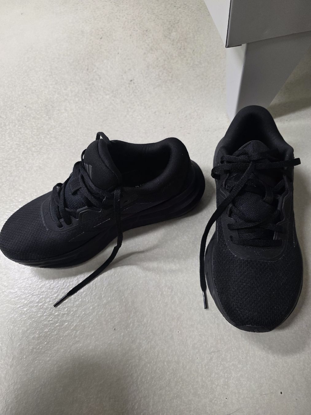 Chaussures hommes: Shuhe adidas – D'occasion à BELLINZONA par Dolcerelax