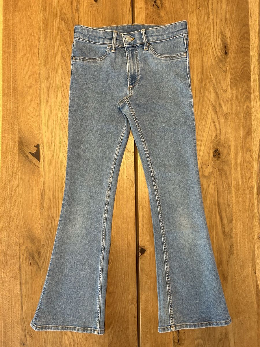 H&M Pantaloni: Jeans Flared Leg Gr.140 H&M – Usato da Naters venduto da Gemschhtte