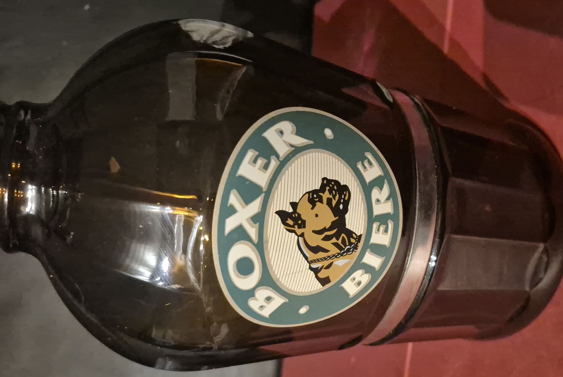 Gläser, Krüge & Flaschen: Bouteille 2l de bière Boxer rare - Objet de collectionneur – Gebraucht aus Penthalaz von yve_wsq8