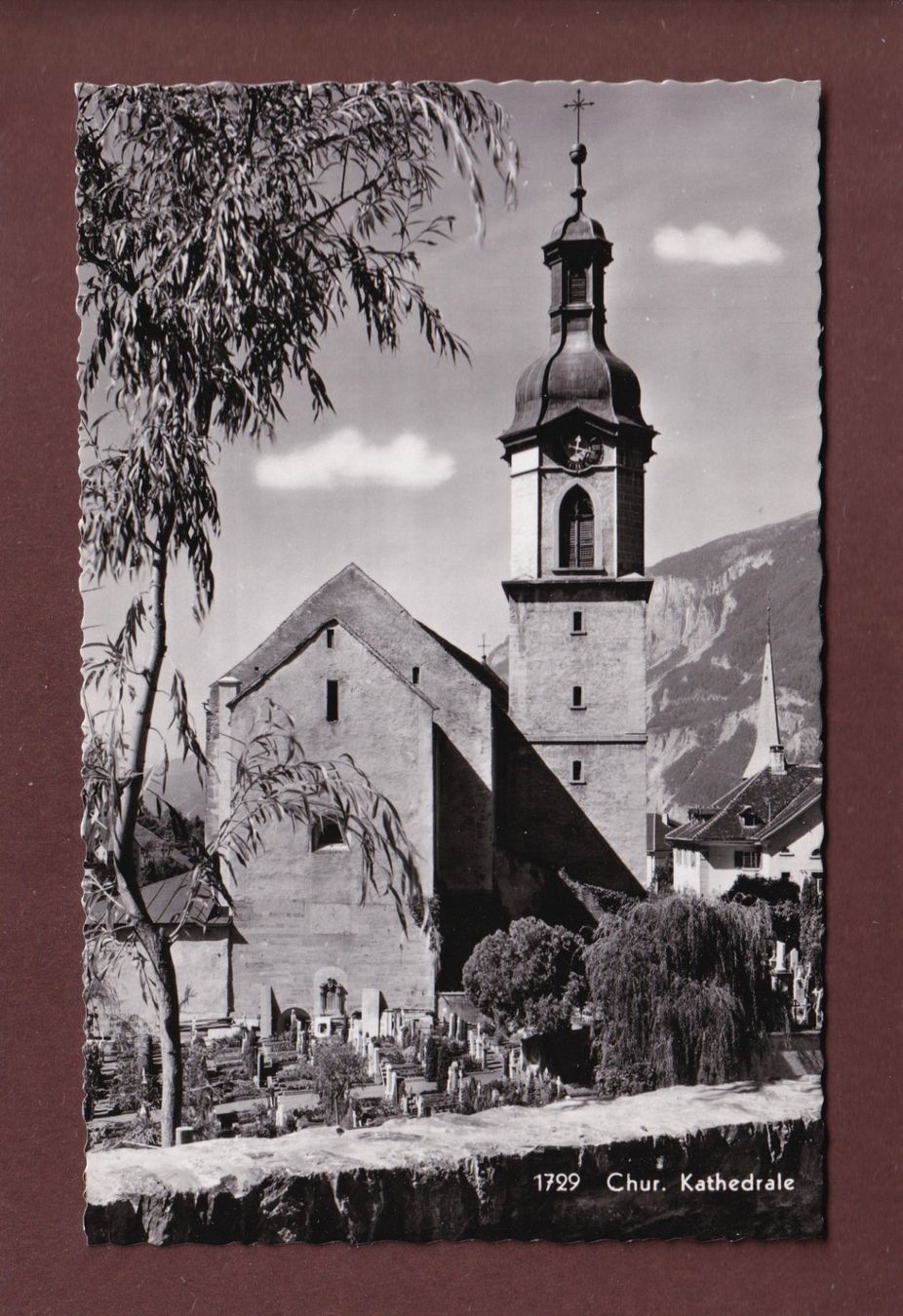 Ansichtskarten: CHUR - Kathedrale - Friedhof – Gebraucht aus Pully von nicecards