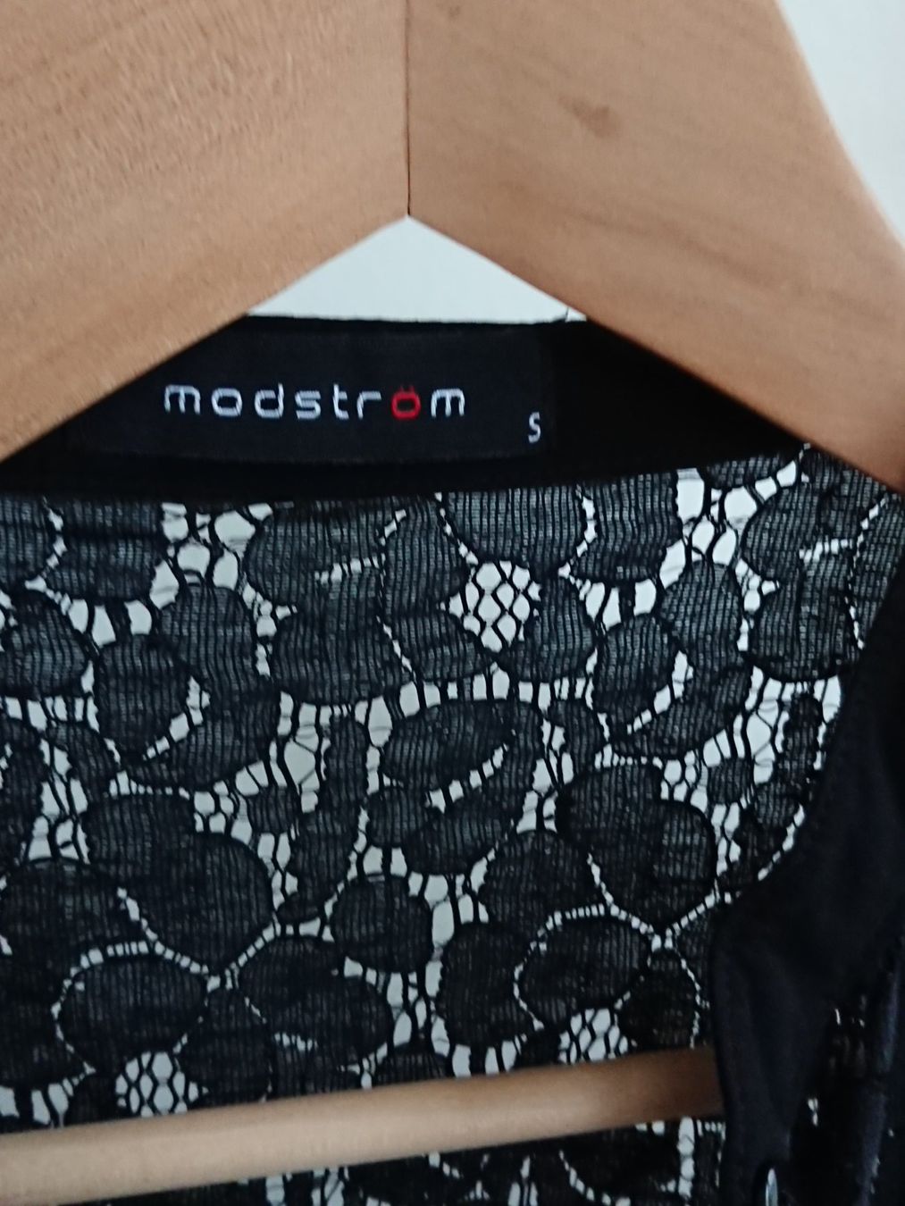 Camicette: Damen Bluse Modstrom Gr. S Schwarz mit Spitzeneinsatz – Usato da Hallau venduto da CHACLA 1