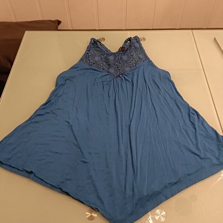 Sommerliches Top mit Spitze, blau, Grösse XL, neuwertig