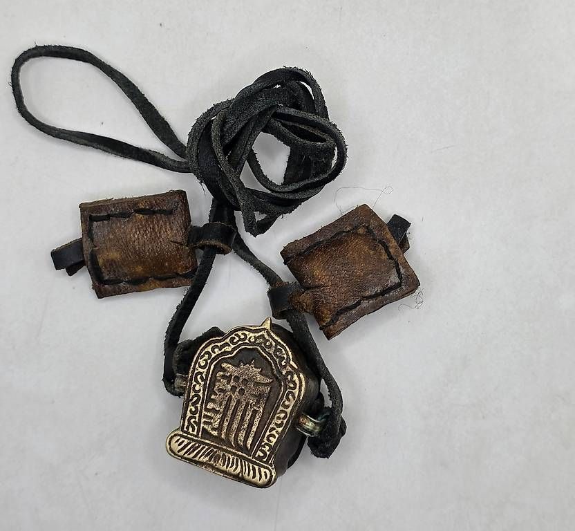 Ciondoli: Kalachakra Amulett Prayer Box Tibet mit Yakleder – Usato da Basel venduto da Shankar 4