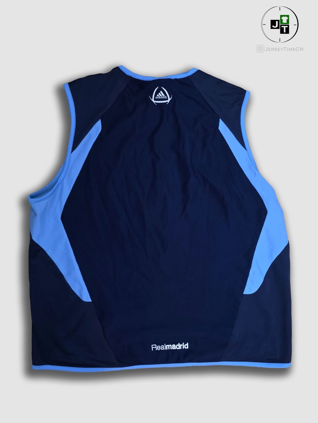 Real Madrid Canottiere & Pantaloni: REAL MADRID TRAINING TANK TOP – Usato da Lüchingen venduto da Jersey_Time 1