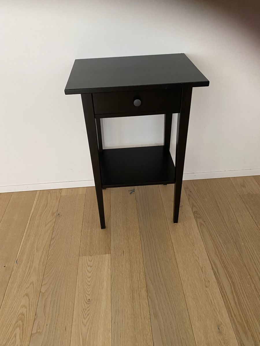 Ikea Comodini: Nachttisch Ikea Hemnes dunkelbraun  – Usato da Lufingen venduto da sus_cn7l