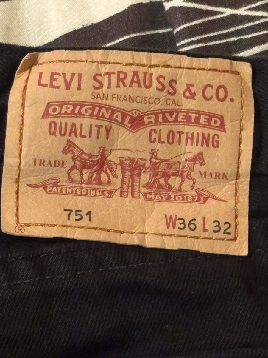 Levi's Jeans: Levis 751 Schwarz 36 x 32 Neu – Neuf (Voir description) à Obermumpf par davetattoo