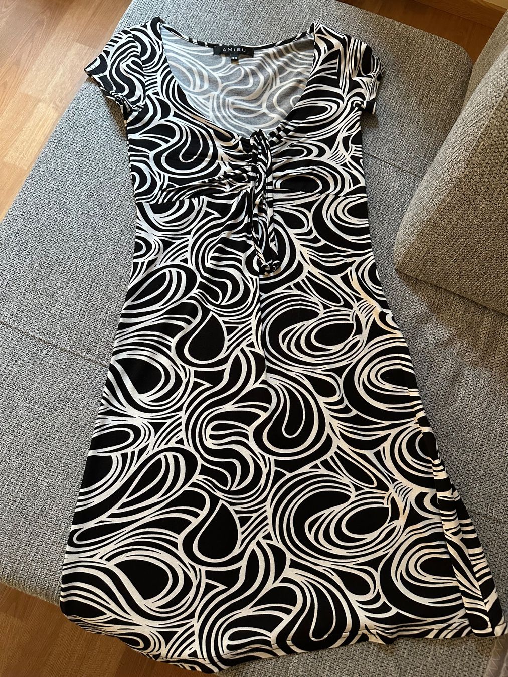 Vestiti: Robe noir et blanc, taille 38 – Usato da Peseux venduto da GSM757805 4