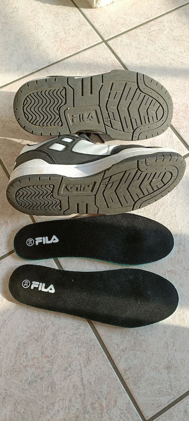 Fila Scarpe da uomo: FILA Sneaker schwarz und weiss Gr. 39 – Usato da Porza venduto da tbch 1