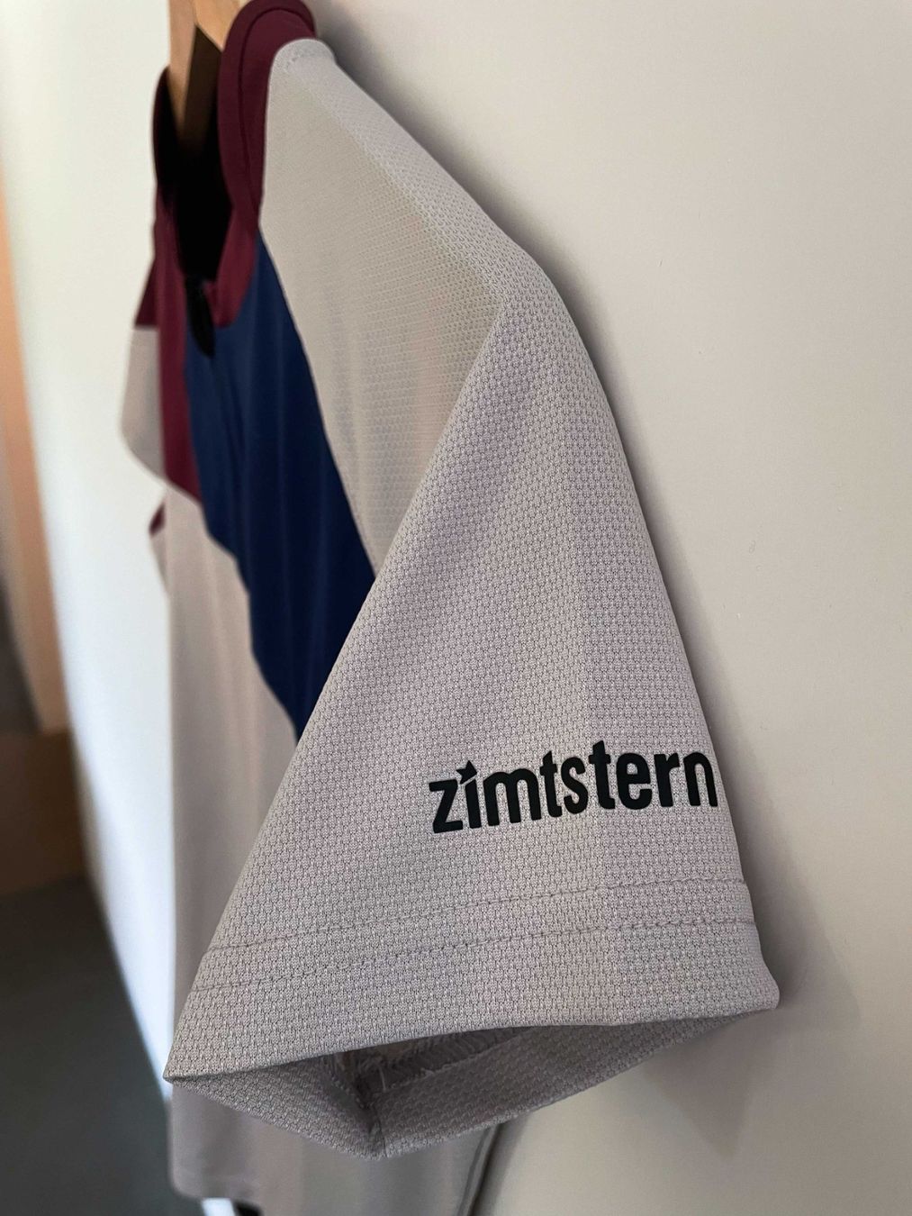 Canottiere & Pantaloni: Zimtstern Velotrikot / S – Usato da Zofingen venduto da angito 2