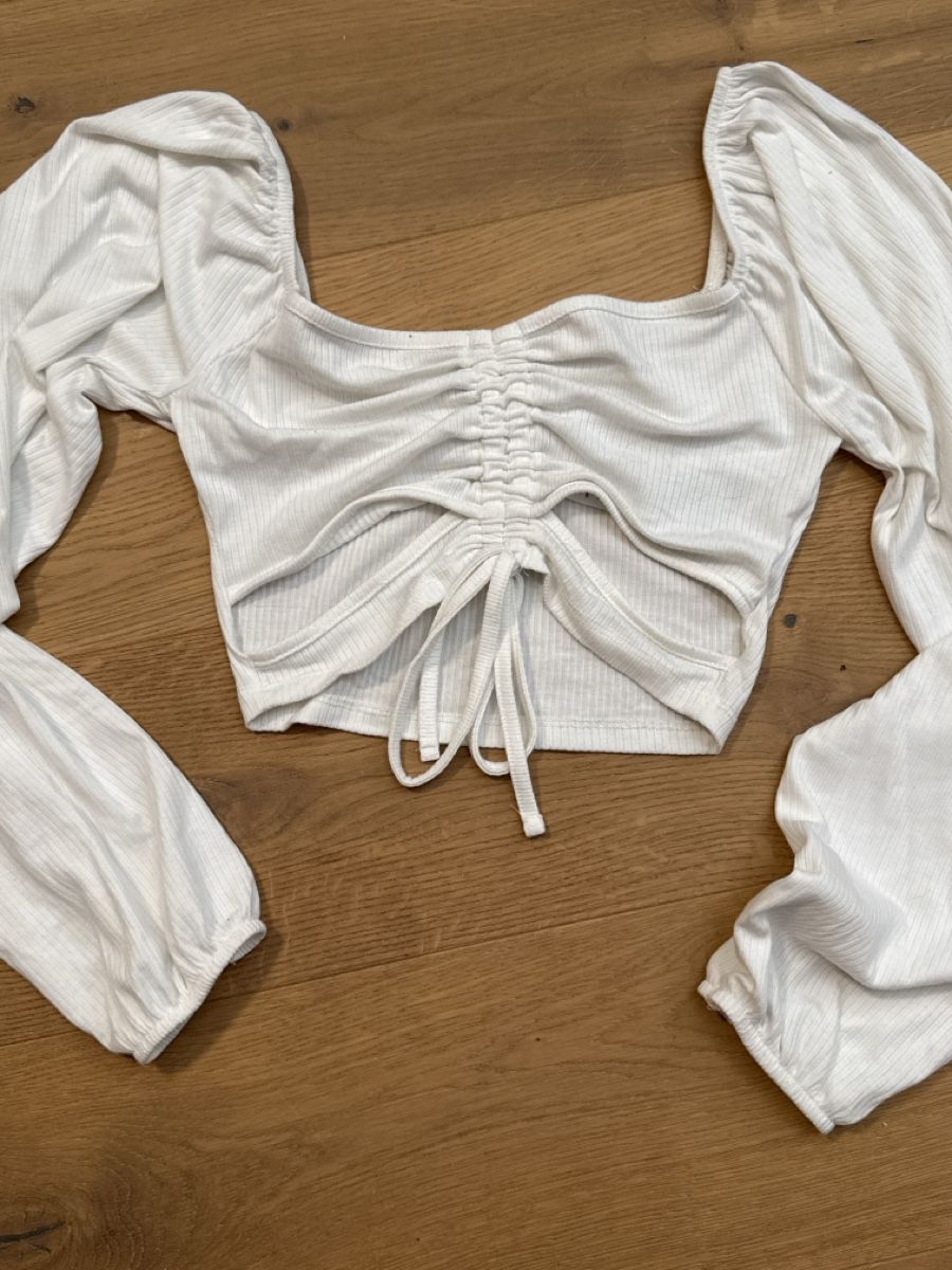 H&M Tops: Damen Cropped Shirt langarm – D'occasion à Schiers par lyn_w7pp