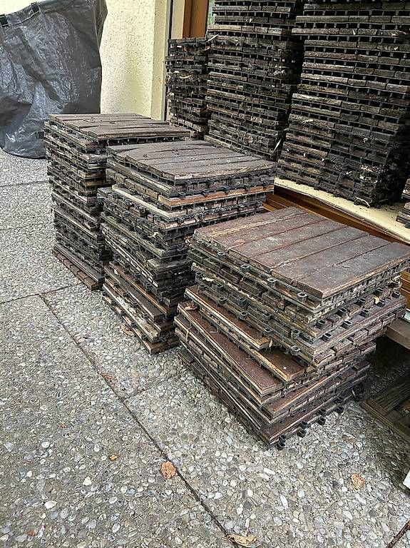 Rivestimenti per pavimenti: Holzfliesen – Usato da Bern venduto da jonathanconconi 1