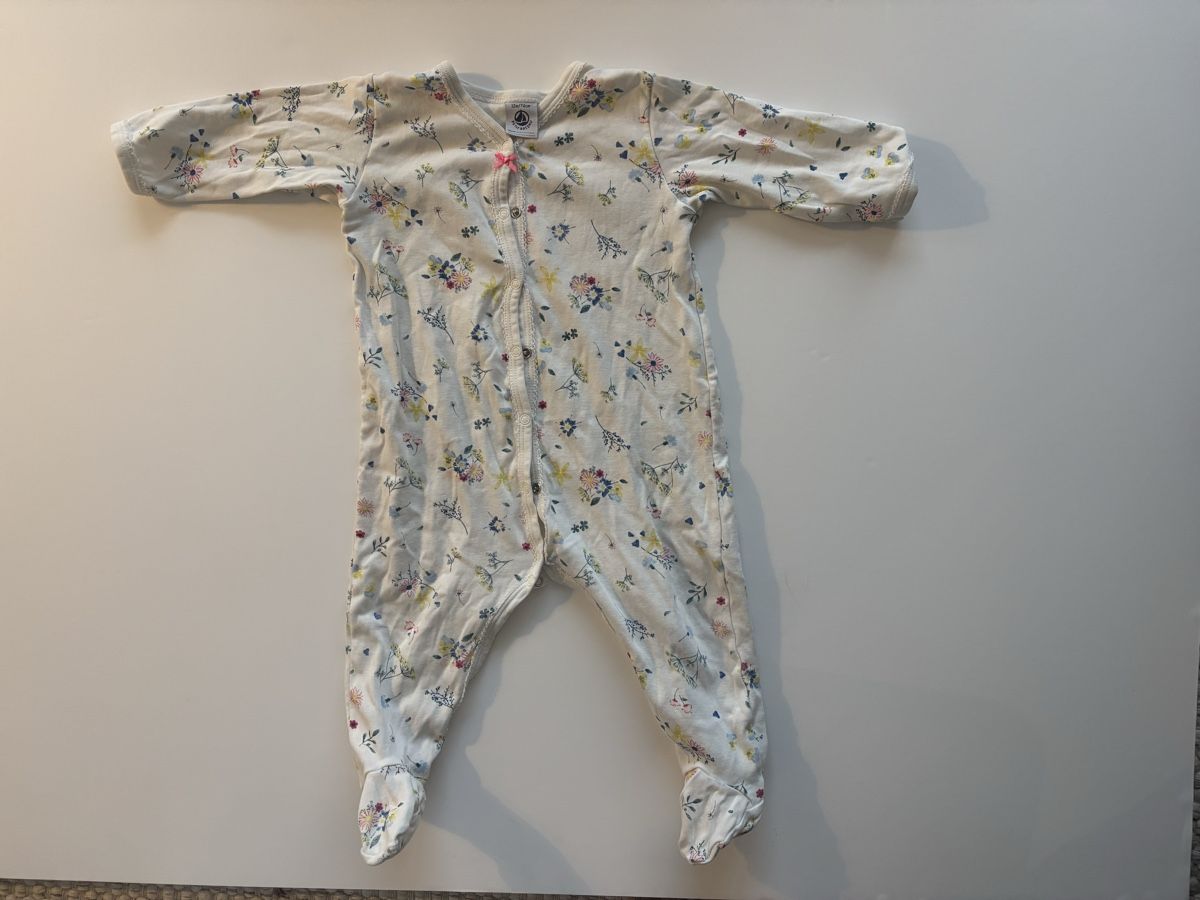 Petit Bateau Pigiama & Simili: Petit Bateau Strampler, Grösse 74, Blumenmuster, Top! – Usato da Uitikon Waldegg venduto da SueBue
