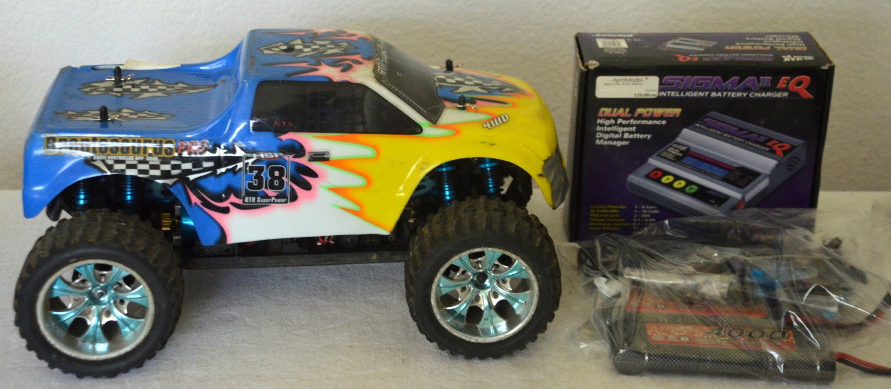 Modellismo RC: Brontosaurus Pro RC Monster Truck / voiture télécommandé – Usato da Collonges venduto da arashee